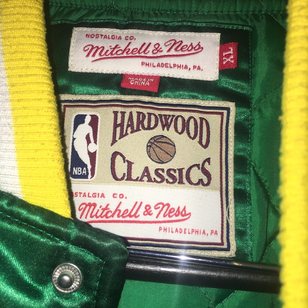 Authentic Mitchell & Ness Seattle Supersonics Thr… - image 2